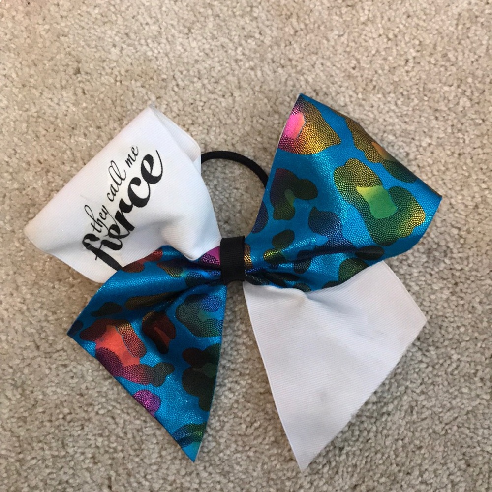 Cheer bow